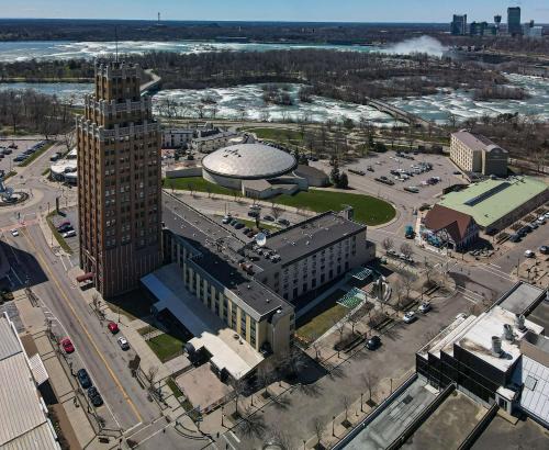 Quality Hotel At The Falls | Downtown Niagara Falls