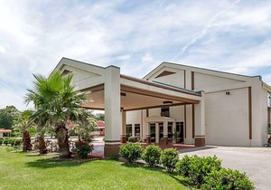 2-Star Hotel ∙ Days Inn by Wyndham Rayne