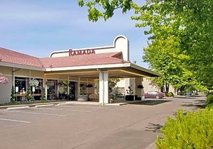 2-Star Hotel ∙ Ramada by Wyndham Portland Airport