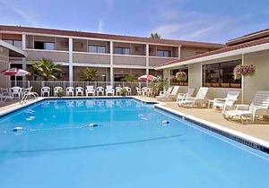2-Star Hotel ∙ Ramada by Wyndham Portland Airport