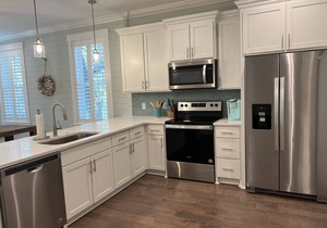 20% weekly discount! 3 BR Condo. End Unit. Walk to Marina & Zachrys!