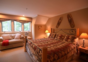 4-Bedroom Ski-in/Ski-out Condo with hot tub in Okemo Ledgewood