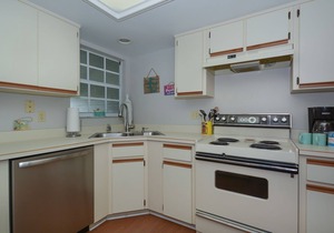 Beautiful and Quiet 2 Bedroom Condo - SV267