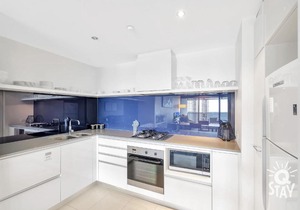 Circle on Cavill – 1 Bedroom Ocean Spa Unit, Surfers Paradise