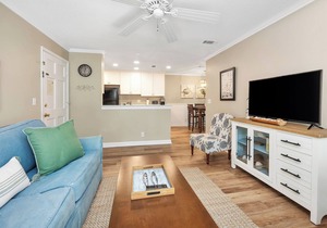 Ocean Walk L-4: Upstairs 2 bed/2 bath condo