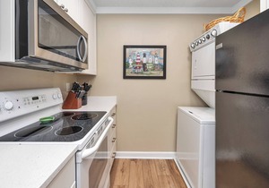 Ocean Walk L-4: Upstairs 2 bed/2 bath condo