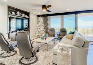 Oceanfront condo with large balcony, WiFi, W/D, beach access, pool & hot tub