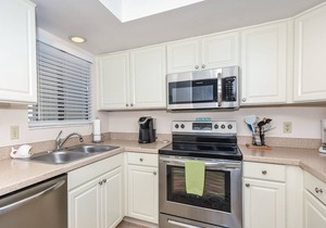 Quaint 2 bedroom 2 bath villa Walking distance to the car free beach. S4358