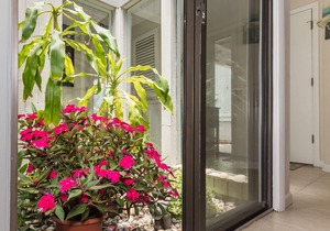 Quaint 2 bedroom 2 bath villa Walking distance to the car free beach. S4358