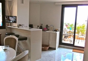 Renovated apartment, top floor, sea view, landscaped terrace 40m2,