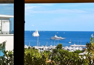 Renovated apartment, top floor, sea view, landscaped terrace 40m2,