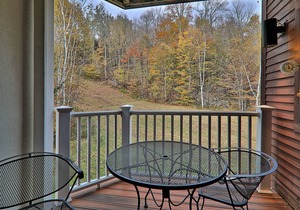 Ski-in/out condo with fireplace, tennis court, mountain views, & washer/dryer