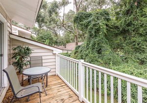 St. Simons Island Village Area With Many Amenities. Pool, Tennis, Fitness Center and More