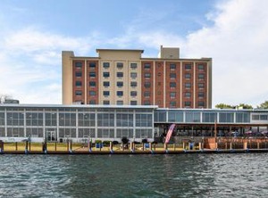 Niagara Riverside Resort Bw | Niagara Falls