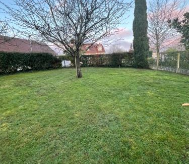 Le Grand-Luce House | À 5 minutes à pieds du château, 2 belles et spacieuses chambres, SDB, WC et un garage privé à 25 minutes circuit 24h