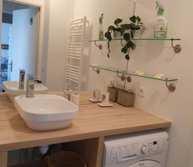 Chatillon Apartment | Élégant apt avec vue Tour Eiffel & parking privé