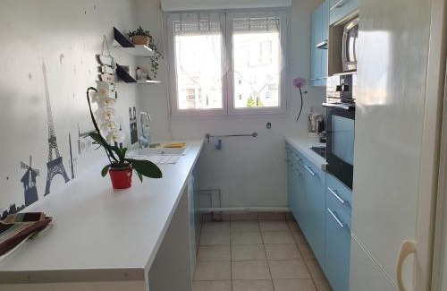 Chatillon Apartment | Élégant apt avec vue Tour Eiffel & parking privé