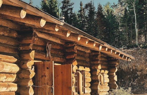 Saint-Simeon Cabin | ÖBois Charlevoix: L'Écurie (cottage)