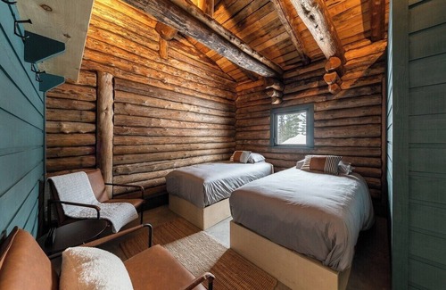 Saint-Simeon Cabin | ÖBois Charlevoix: L'Écurie 2 (bedroom)