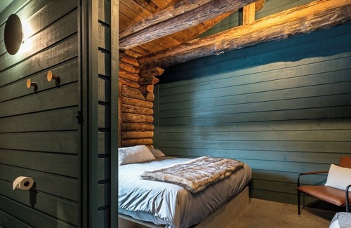Saint-Simeon Cabin | ÖBois Charlevoix: L'Écurie 2 (bedroom)