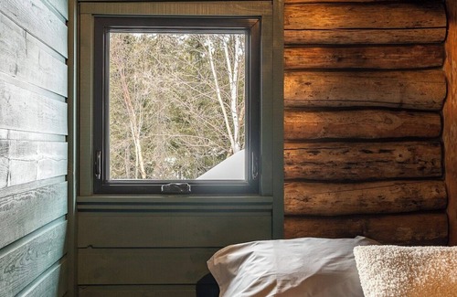Saint-Simeon Cabin | ÖBois Charlevoix: L'Écurie 4 (bedroom)