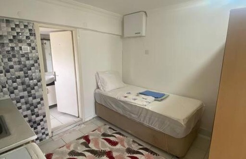 Lara Apartment | Özel plajlı sitede bahçe katı