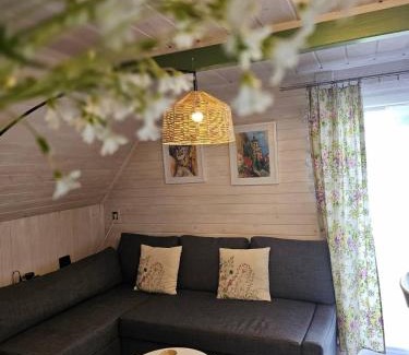 Stiavnicke Bane House | Útulná chatka pri Richňavských jazerách