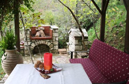 Kalivia Filaktis House | Το σαλέ της λίμνης