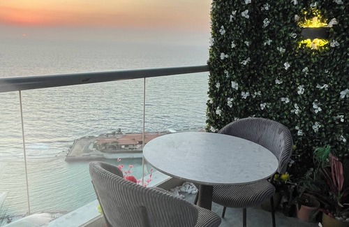 Ash Shati Apartment | شقه بااطلاله بحريه برج داماك الجوهره