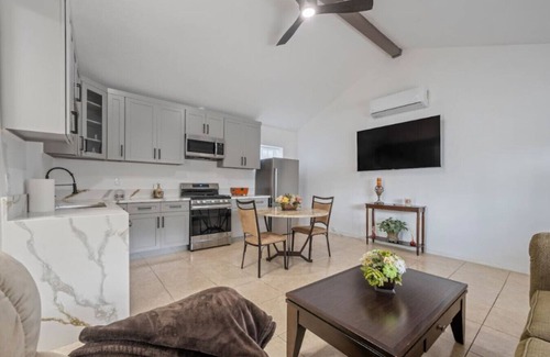 Winnetka House | ৎ୭Bright & Gorgeous Canoga Park Guesthouseৎ୭