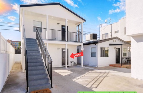 Burbank Apartment | ৎ୭Prestige Studio Haven at Burbankৎ୭ 3 beds wifi