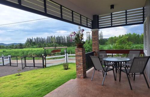 Suan Phueng Resort | บ้านน้ำผึ้ง
