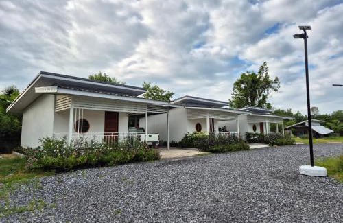 Nongbua Lamphu House | มนัสนันฐ์บ้านสวนรีสอร์ท หนองบัวลำภู