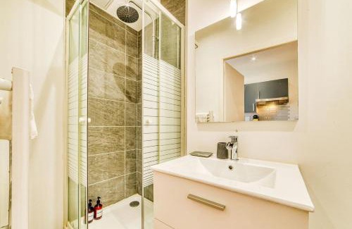 La Demi - Lune Apartment | ღ Victor Hugo - 1ch - Central - Lyon & Gare Tassin