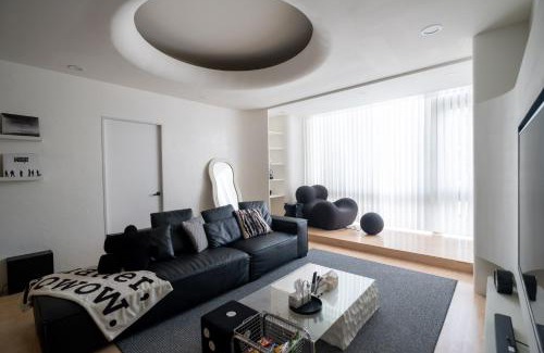 West Central District Villa | 双層公寓 Duplex Apt.