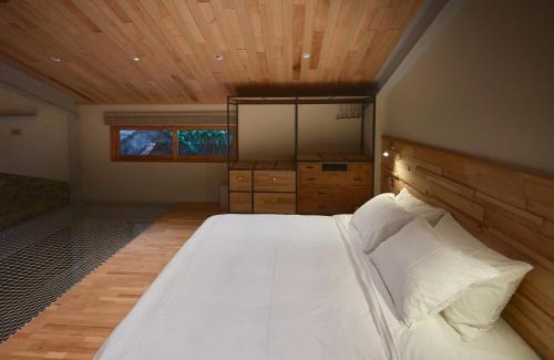 West Central District House | 天井 樹 villa 包棟民宿 Atreeium villa