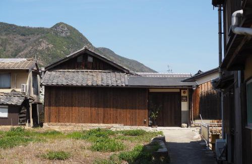 Meiro no Machi Apartment | 岡邸