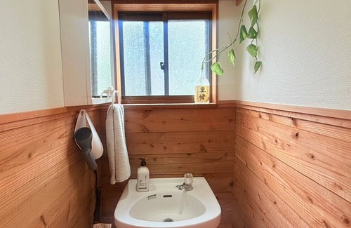 Kikai Island House | 昭和レトロな貸切平屋・赤連バナナハウス(喜界町)