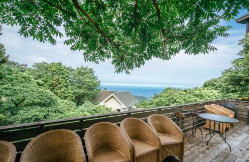 Atami Apartment | 熱海 仲夏 初島を臨む
