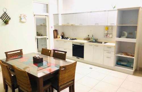 Hualien City Centre House | 花蓮包棟-湘聚民宿-唱歌-電動麻將-露天烤肉-包棟才享有以上設施-免費停車-少人包棟請聯絡我們