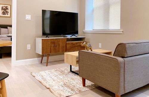 Logan Square Apartment | 賽美蓉 | Semillon 1 BR/1 BA at City Hall