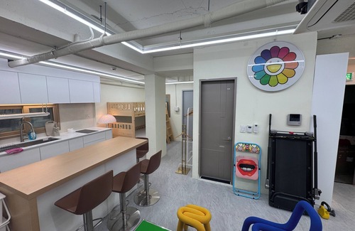 Seongsu Apartment | 이Atelier Seongsu Riverside Loft Cherry Blossom Road Han River airport bu