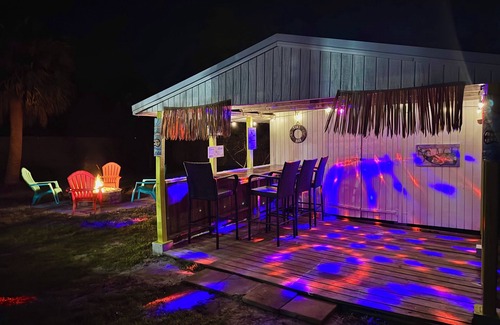 Sebastian Highlands House | 𓇼 TIKI BAR 𓇼 COZY COASTAL MODERN GETAWAY