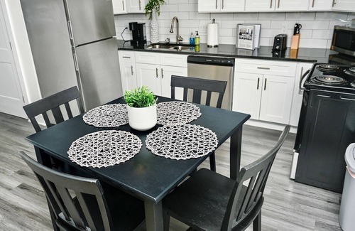 Midtown Apartment | 0.8 miles from Little Caesars Arena, 2 BR with Free Parking