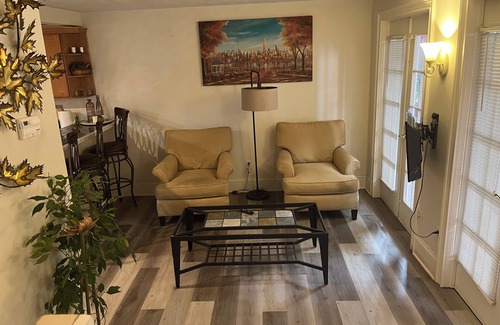 Lorain Apartment | #01 Discover an exciting adventure in historic downtown Lorain.