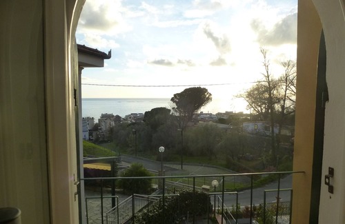 Lavagna Apartment | (010028-LT-0089)Between Portofino and 5 Terre, among the olive trees and the sea