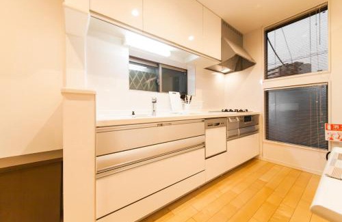 Ikebukuro Villa | 020T 逸品苑 4LDK戸建 108m リニューアル 無料駐車場あり 大型衛生的キッチン NETFLIX