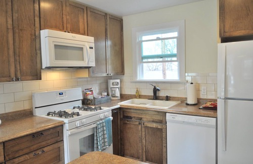 Zilker House | 1/1 cozy private Zilker cottage!Wonderful area,walk to park and Barton Springs