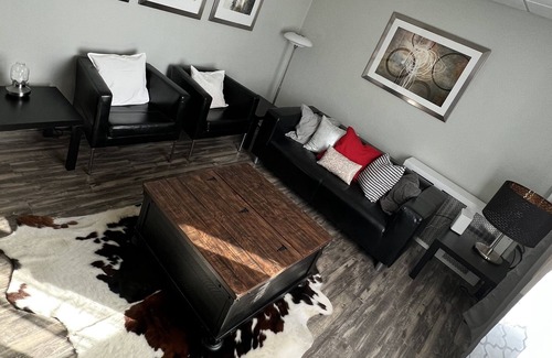 Old Forge House | 1/1 Main Floor House 5min. from Airport and Skiing Resort w/Peloton & Treadmill!
