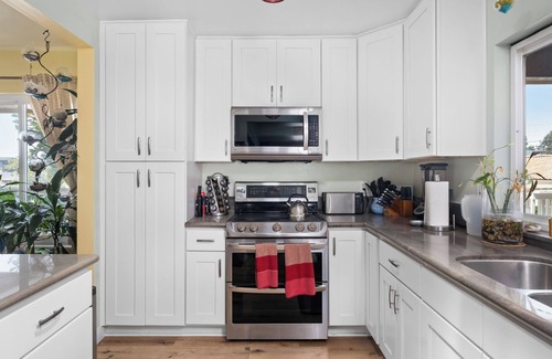 Del Mar House | 1/2 Block to the Del Mar beach, room for 10 with Central Air. Kid & Pet Friendly